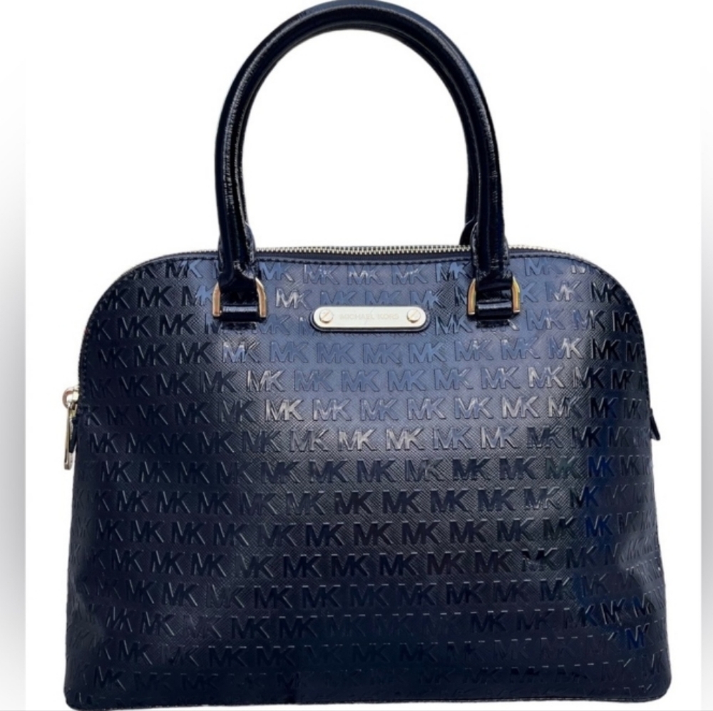 🌟👛 EUC Michael Kors Black Logo Handbag with gold toned hardware 👛🌟